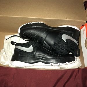👟Nike Team Hustle D8👟